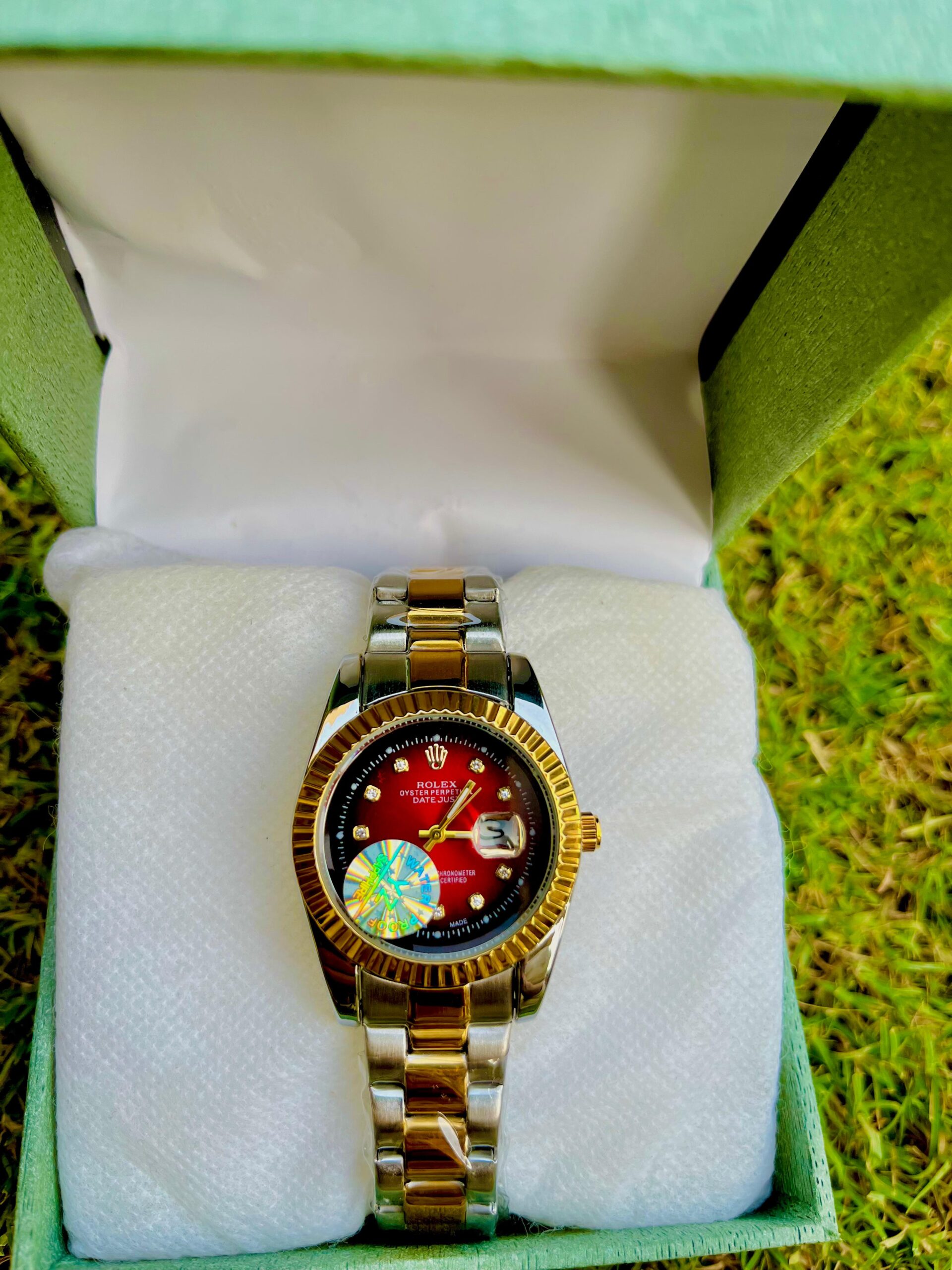 Two-Tone Luxury Wristwatch – Red Gradient Dial | Crystal Indexes | Date Display - Image 2