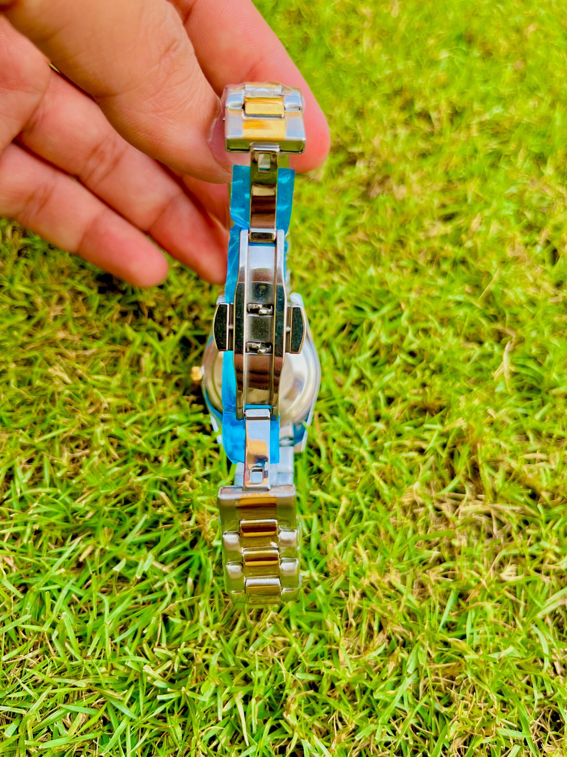 Two-Tone Luxury Wristwatch – Red Gradient Dial | Crystal Indexes | Date Display - Image 3