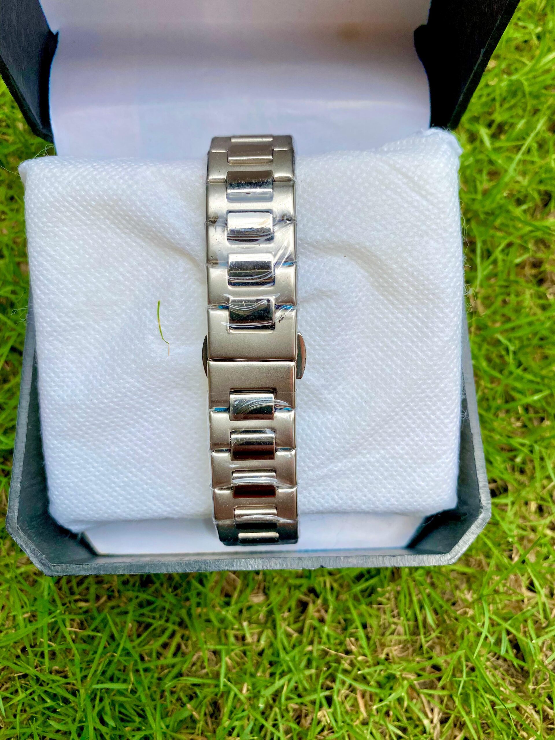 Silver Stainless Steel Wristwatch – Luxury Rectangular Dial | Date Display - Image 5