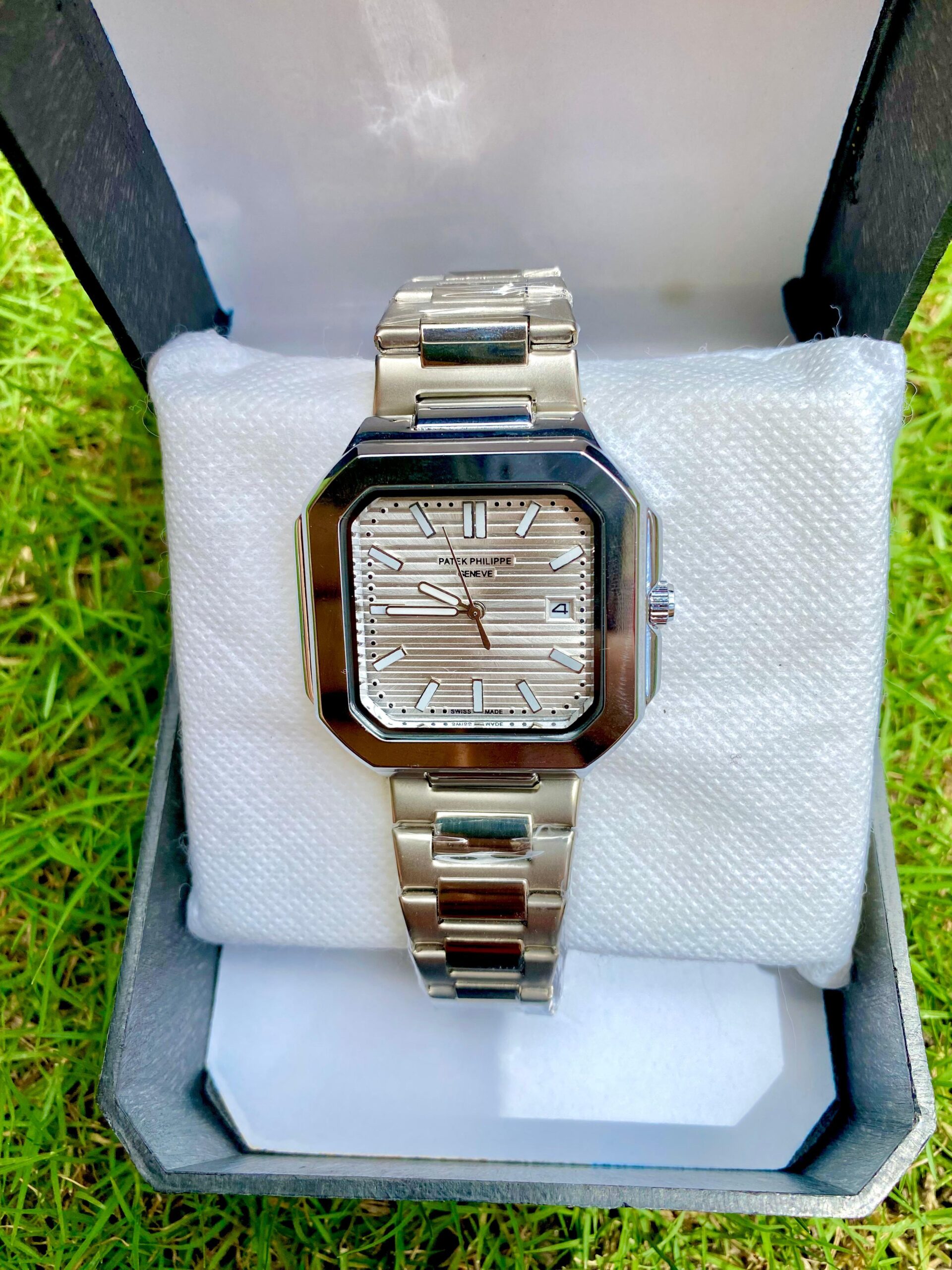 Silver Stainless Steel Wristwatch – Luxury Rectangular Dial | Date Display - Image 3