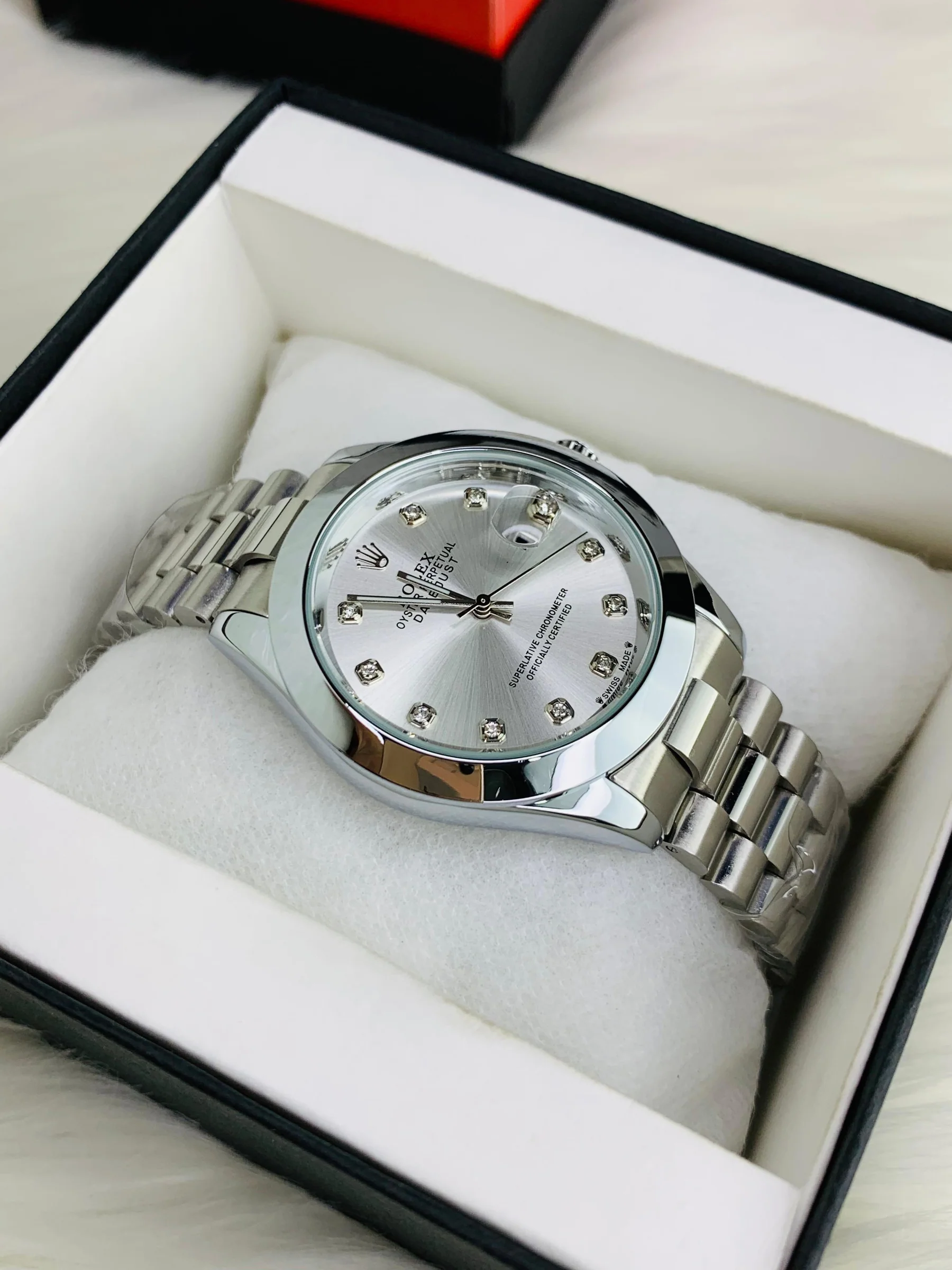 Stainless Steel Quartz Wristwatch – Silver Dial with Diamond Markers